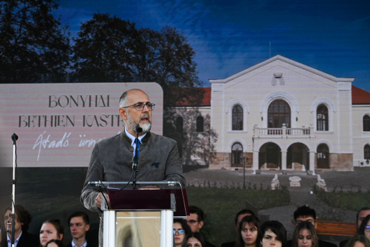 Kelemen Hunor beszéde a szászbonyhai felújított Bethlen-kastély avatásán Kelemen Hunor beszéde a szászbonyhai felújított Bethlen-kastély avatásán